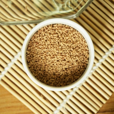 薄茶の微粒1kgは日本スープのためのホンダシの粉を乾燥した