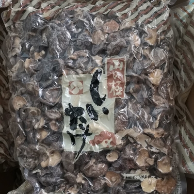 自然なバルク乾燥した椎茸きのこは有機性椎茸きのこを乾燥した