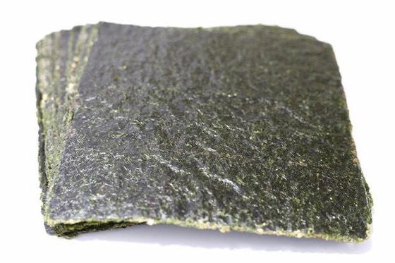 乾燥される日本Oemが受け入れる100枚のシートのYaki Noriの海藻を焼いた